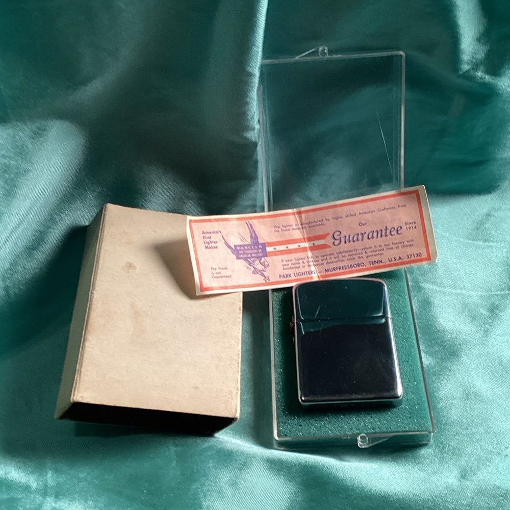 Vintage Park Lighter, Please see pictures case has minor damage